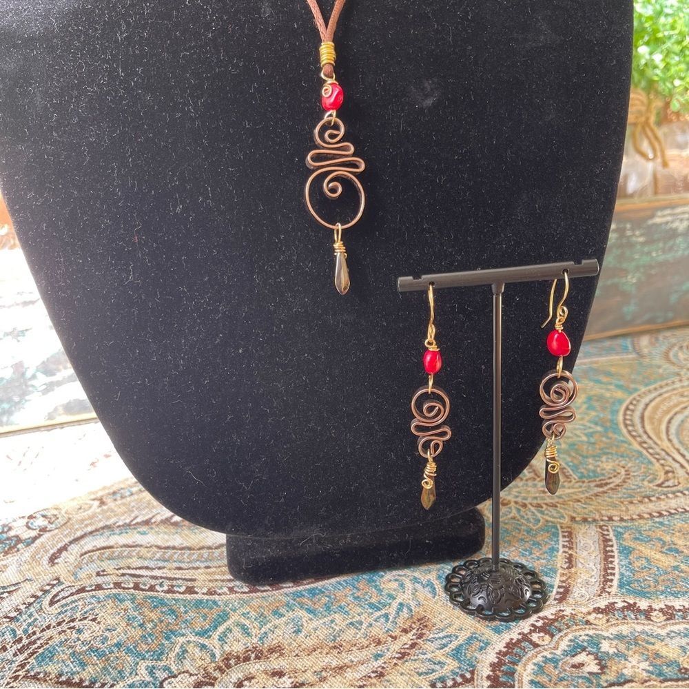 Red Coral Hematite Hand Crafted Wire Wrap Bent Metal Necklace Earrings Set - Picture 3 of 9